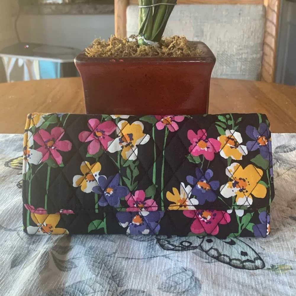 Vera Bradley Floral Wallet NWOT